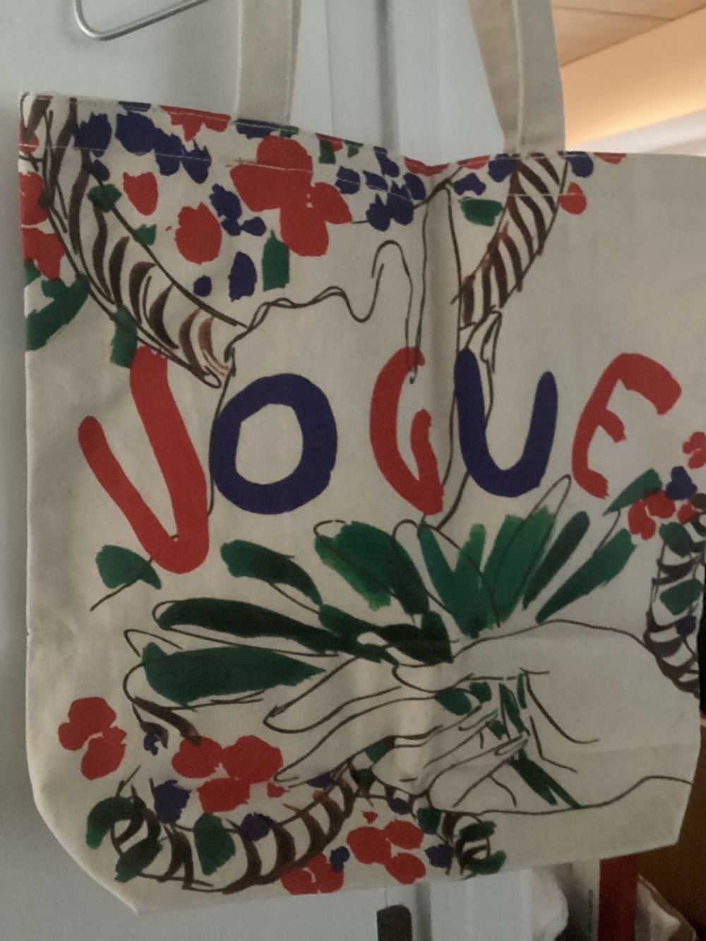 VOGUE TOTE BAG FLOWERS HAND SPECIAL EDITION 2026